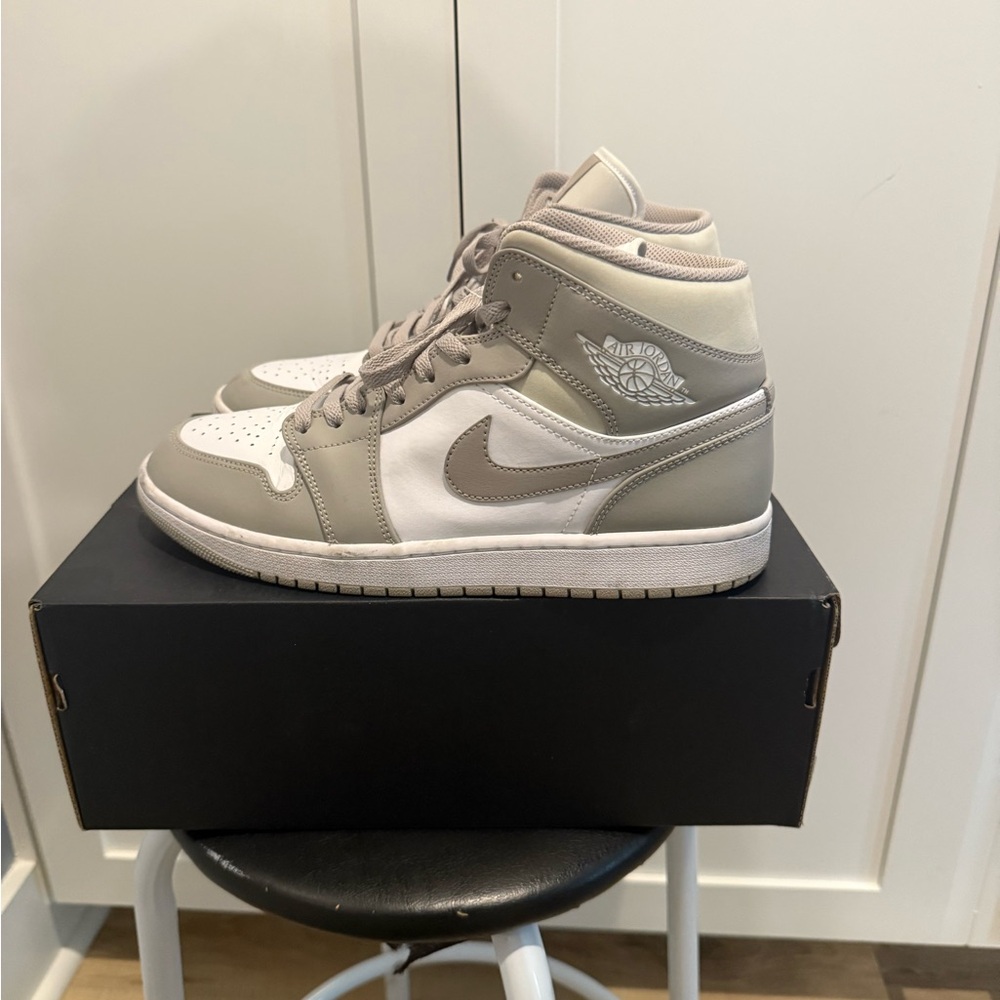 Jordan 1 Mid College grey/Linen